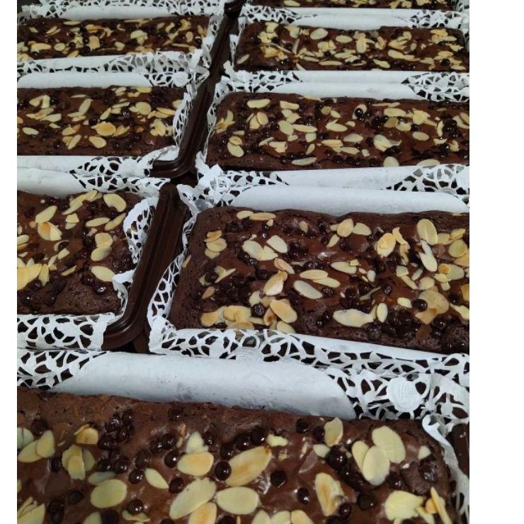 

Import ✨Terbaik✨ FUDGY BROWNIES PANGGANG COKLAT CHIPS DAN ALMOND murah