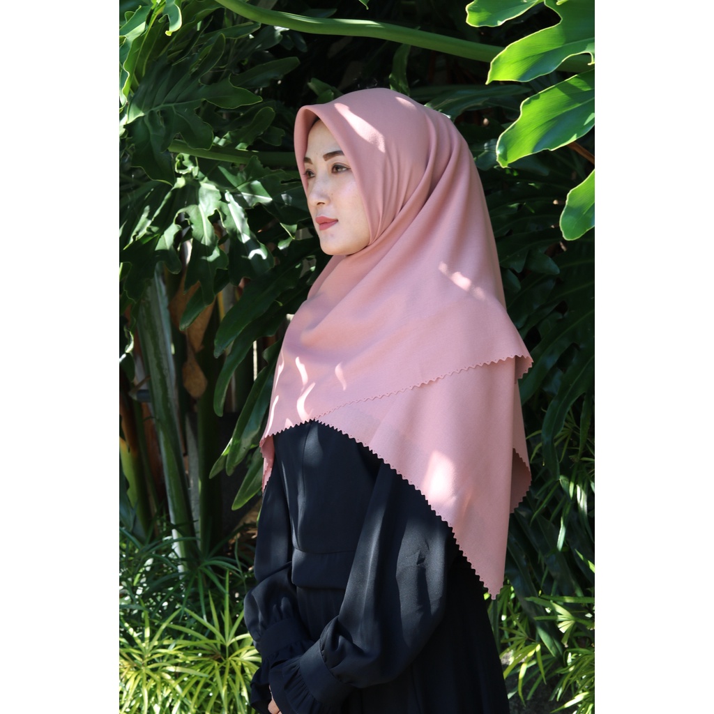 Kerudung Segi Empat Laser Cut Dot Waterproof Fiamar Hijab - Peach Pearl