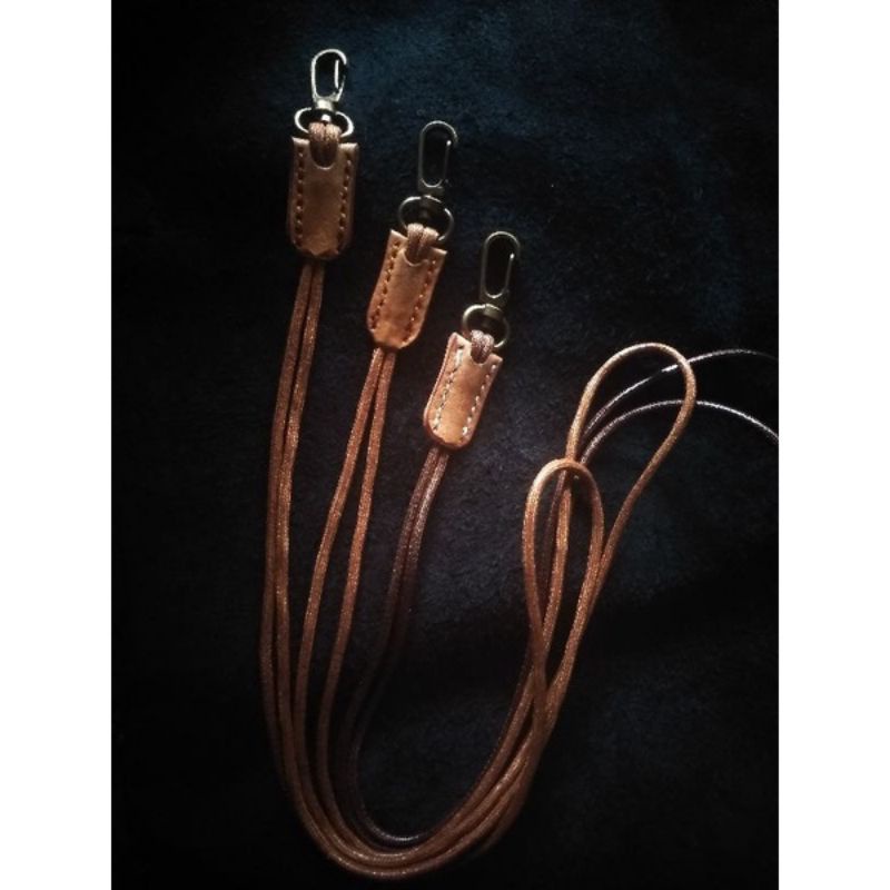 

lanyard kulit natural / tali kulit.