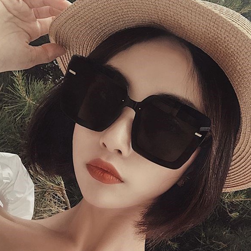 Kacamata Hitam Model One Piece Bingkai Persegi Warna Gradasi Gaya Korea Untuk Wanita