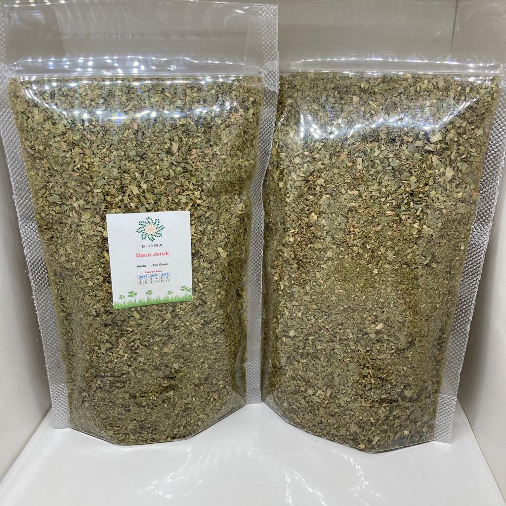 

Daun Jeruk Purut Kasar Organik Tanpa Pengawet Sebagai Bahan Pelengkap Masakan Siap Digunakan atau Ditaburkan pada Hidangan Kemasan Standing Pouch & Ziplock berat 100 Gram