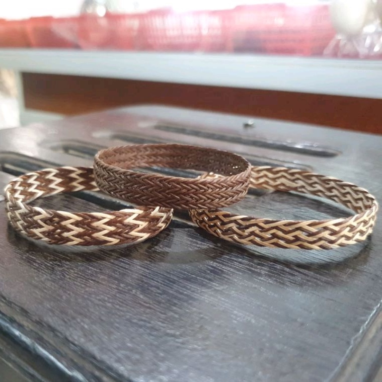 Gelang Simpai Khas Dayak Kalimantan