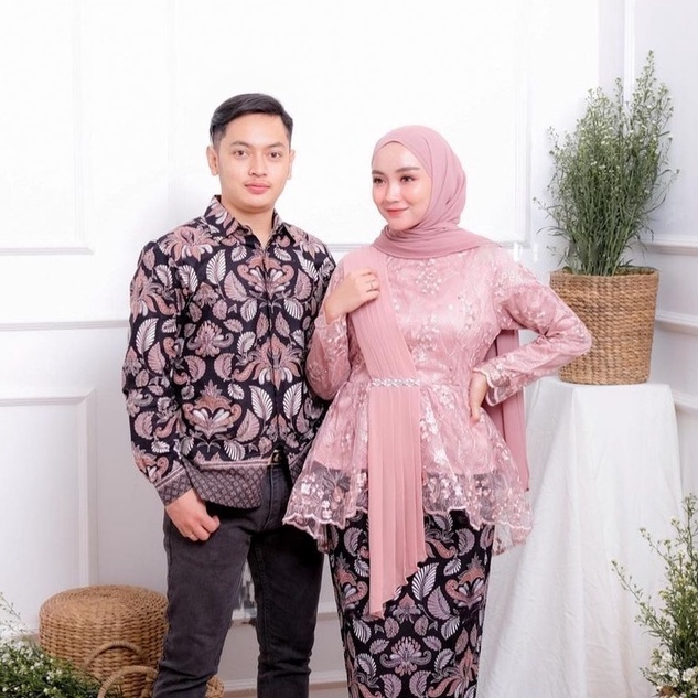 BAJU COUPLE KEBAYA BROKAT KONDANGAN TUNANGAN KAPEL AKITA WIDBATIK