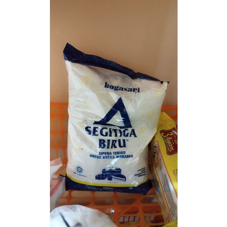 

Tepung terigu segitiga biru 1kg Murah
