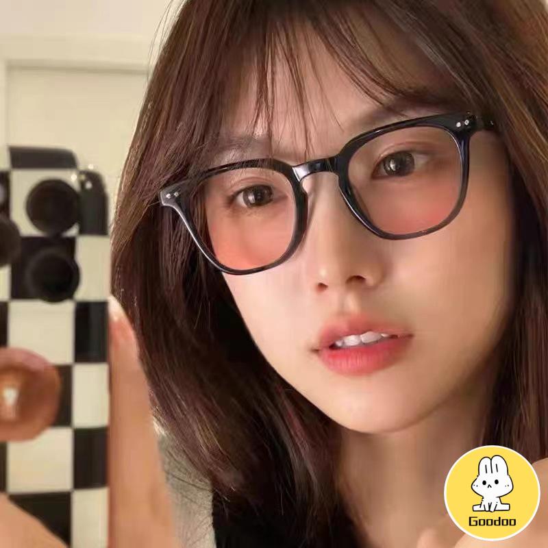 Kacamata Bingkai Hitam Gradient Pink Blush Glasses Wanita Trendi Wajah Bulat untuk Foto -Doo