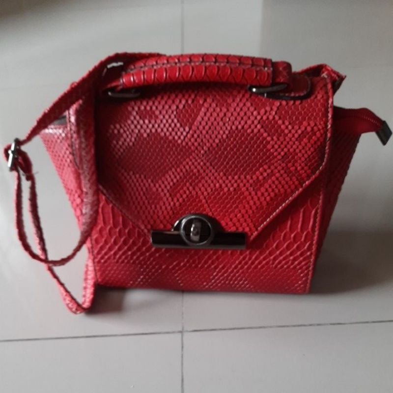 Tas warna merah/Tas Selempang/Tas Bahu