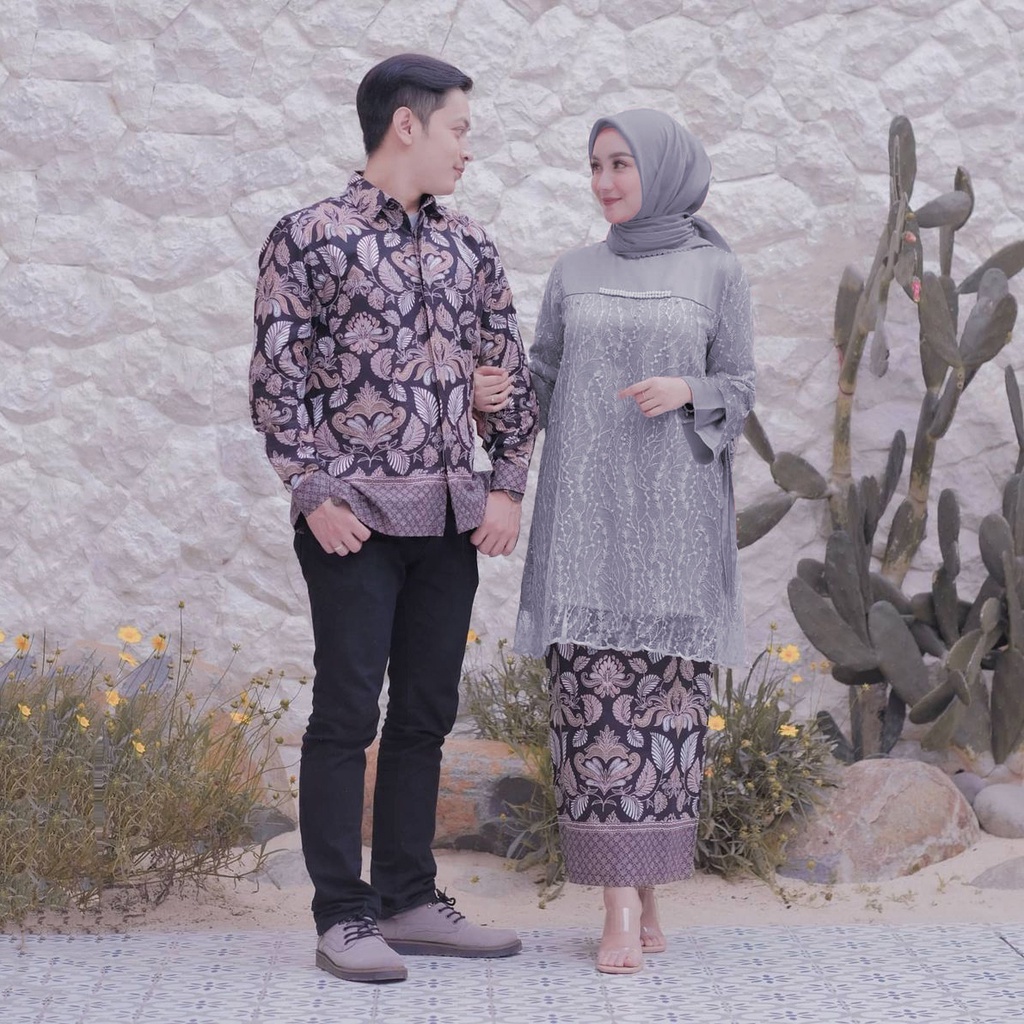 AZKANA BATIK - Kebaya Couple Modern Kebaya Wisuda Lamaran Baju Tunangan Batik Brukat Terbaru Baju Couple Pasangan Kondangan Terbaru 2022 Kemeja Pria Lengan Panjang Size M L XL