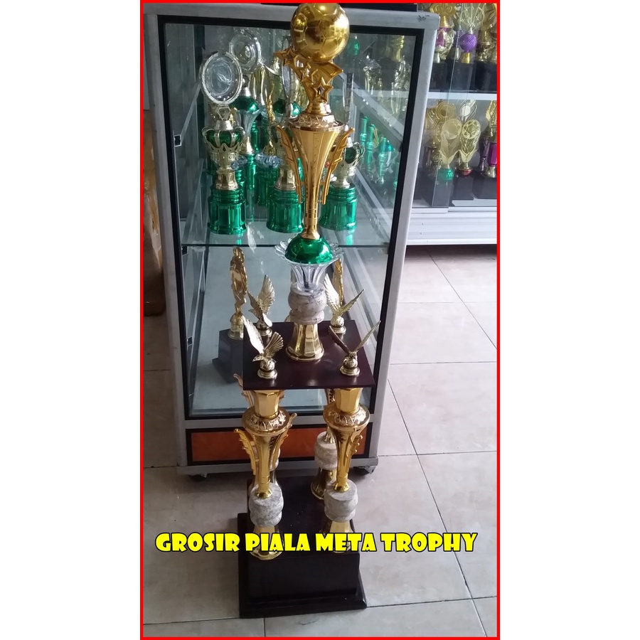 PIALA KAKI 4 BOLA