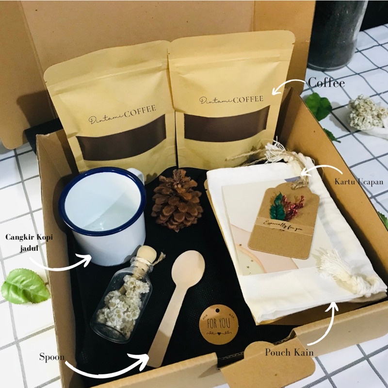 

KADO COWOK / HAMPERS / KADO KOPI / HAMPERS KOPI / HAMPERS COFFEE / KADO BUAT BAPAK TEMAN PECINTA KOPI