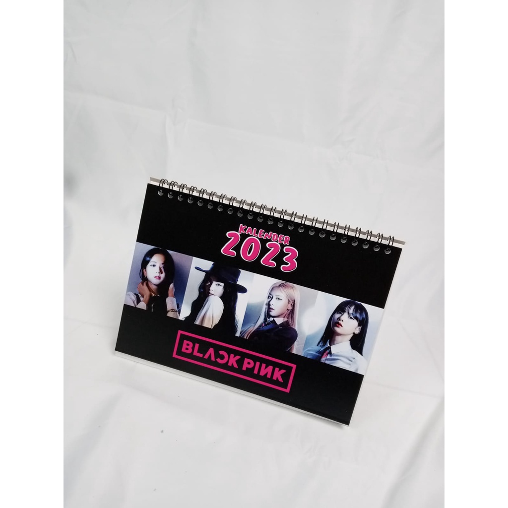 

Kalender Blackpink Tahun 2024 - 6lbr 2 muka+Cover - Tatakan Dupleks