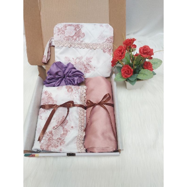 Hempers Mukena Armani Dior/Mukena/Mukena traveling/Mukena Armani Silk/Kado Ulta/Hadiah/Bingkisan/kad