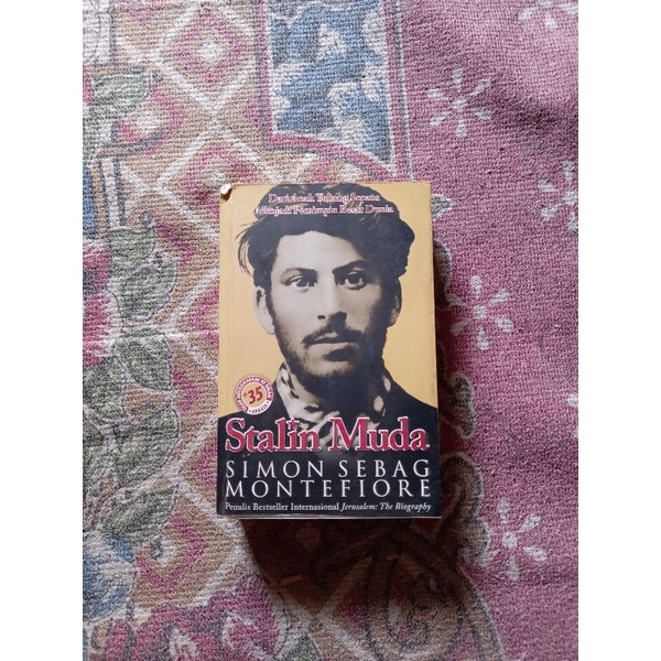 STALIN MUDA - SIMON SEBAG MONTEFIORE