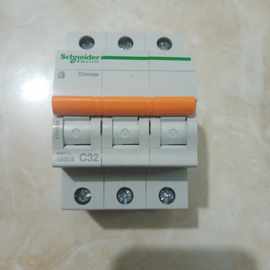 MCB SCHNEIDER DOMAE 3P C32 DOM11352