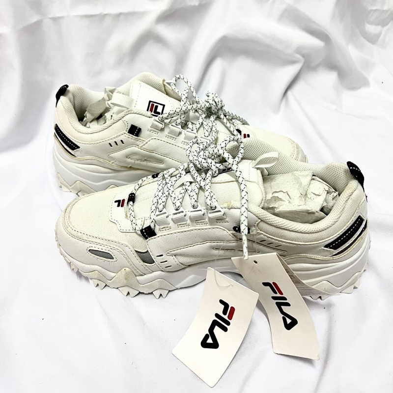 [ HARAP DIBACA PRELOVED / 100% ORIGINAL ] SIZE 41 FILA SNEAKERS / SEPATU FILA COLLABORATION WITH BTS