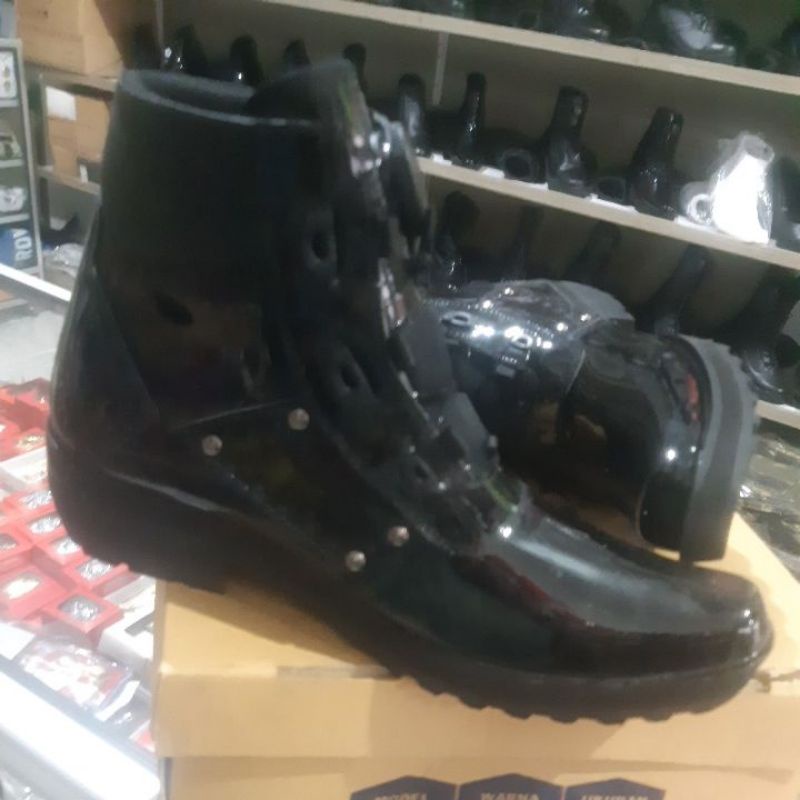 sepatu pdh lantas terbsru