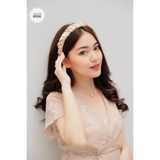 SIGNATURE TWIST HEADBAND | BANDO SATIN MAXMARA PREMIUM