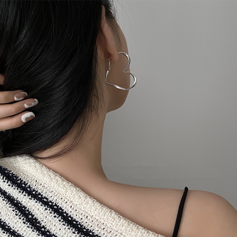 Anting Hoop Besar Model Hati Twisted Hollow Irregular Gaya Punk Untuk Wanita