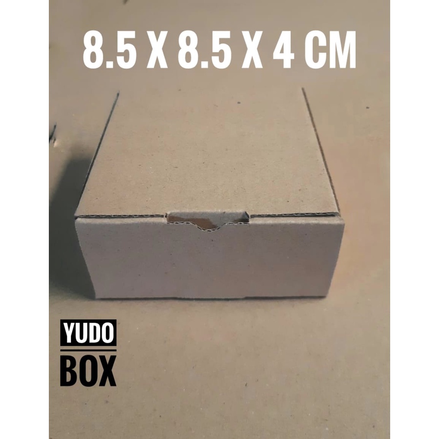 

Kardus karton uk. 8,5 x 8,5 x 4 cm...die cut box kotak Souvenir -dll