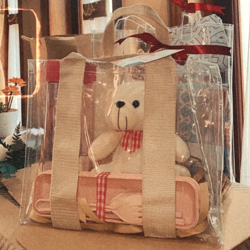 

HAMPERS NATAL/CHRISTMAS/HAMPER hadiah kado parcel natal TOTEBAG HAMPERS ALAT MAKAN HAMPERS BOTOL MINUM HAMPERS BONEKA HAMPERS BIRTHDAY HAMPERS GRADUATION