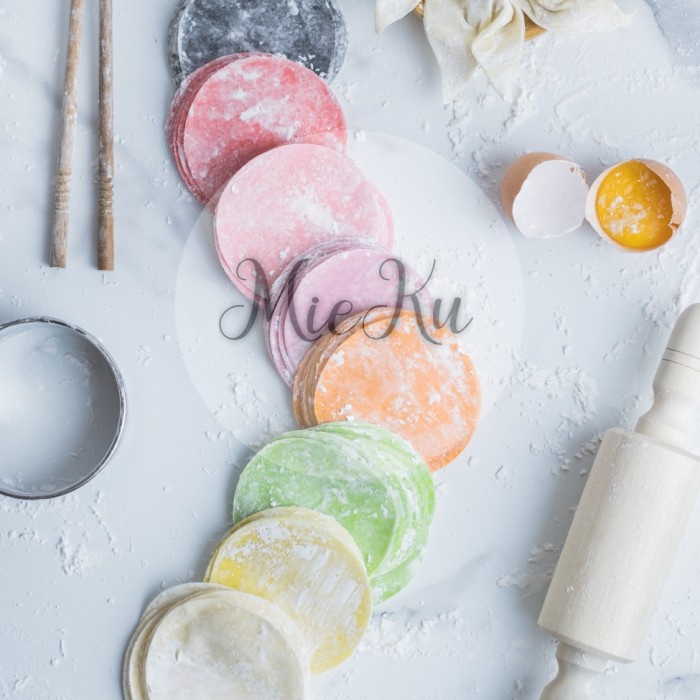 

ORIGINAL MURAH Kulit Siomay / Dimsum / Gyoza Tipis (PER 1 KG)(BISA PILIH UKURAN) - Putih, 8CM