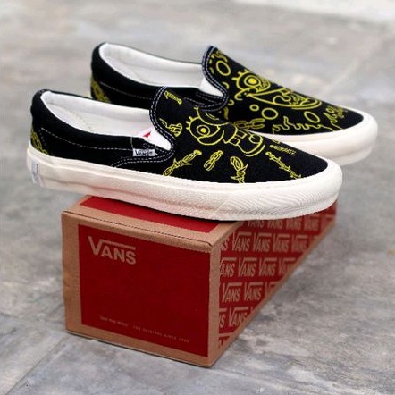 Terlaris V Slip Spongebob Black Yellow (LIVE)