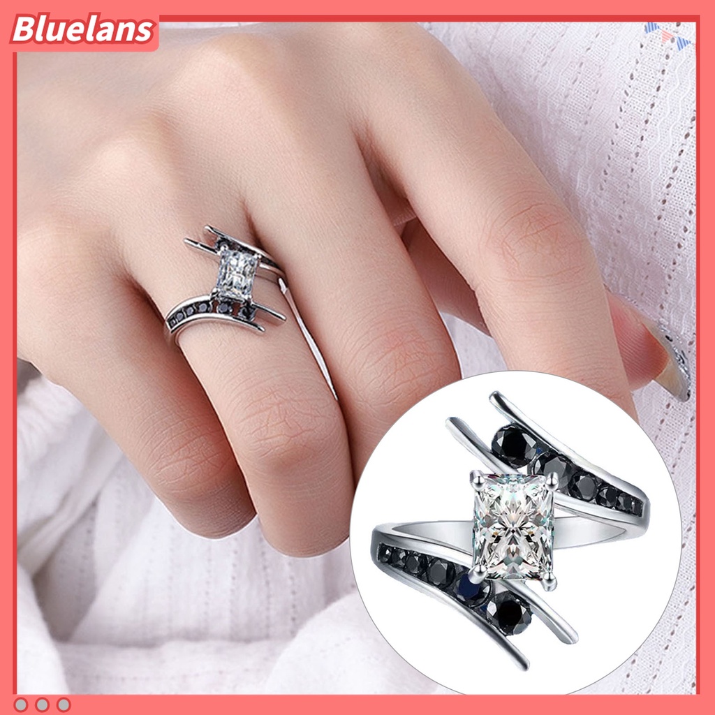 Cincin Berlian Imitasi Bentuk Persegi Spiral Bahan Cubic Zirconia Warna Hitam Untuk Wanita