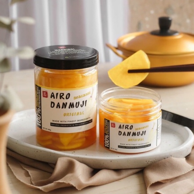 

AIRO'S DANMUJI HALAL TANPA PEWARNA BUATAN(ACAR LOBAK KOREA PICKLED YELLOW RADISH)