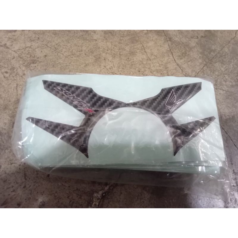 Stiker Carbon Segitiga Honda sonic 150R
