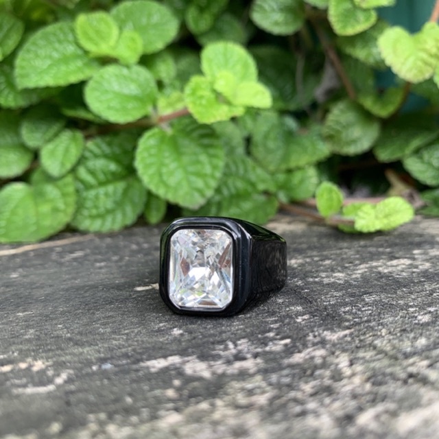Cincin Pria Titanium Knight Berlian White Diamond Ring Black Gun Tahan Luntur