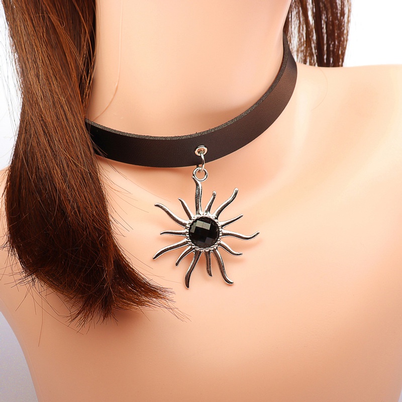 Kalung Choker Bahan Kulit Dengan Liontin Matahari Geometris Gaya Harajuku Punk Gothic Untuk Wanita