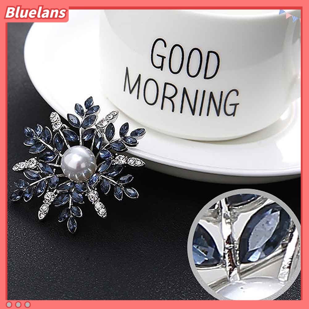 Bros Pin Desain Snowflake Aksen Mutiara Berlian Imitasi Untuk Aksesoris Cardigan Syal Wanita