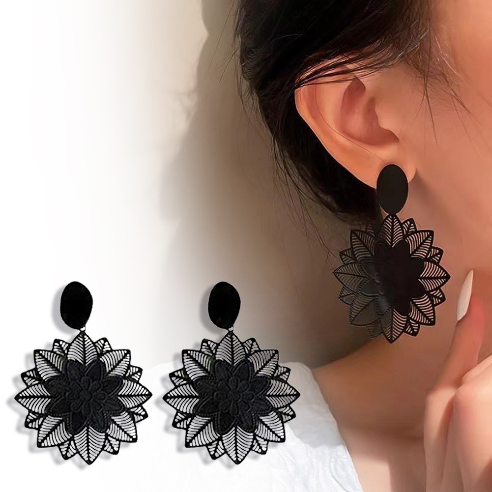 Anting Bentuk Bunga Warna Hitam Gaya Korea Untuk Wanita