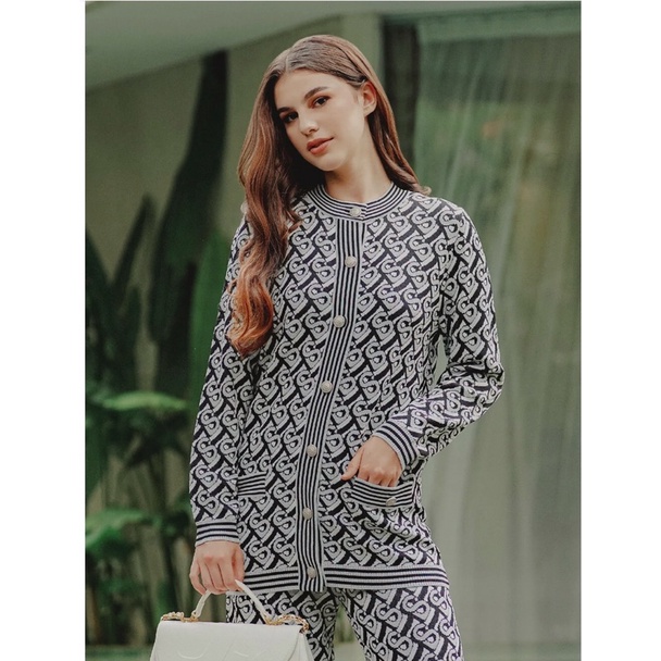 Benang Jarum Bimu Light Knit Top - Black Size S