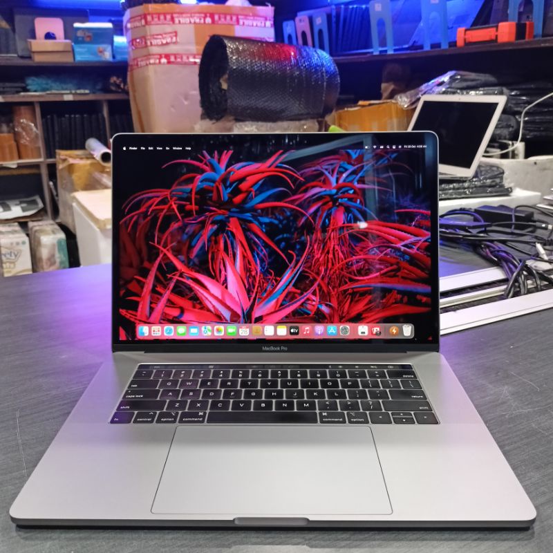 Macbook pro 2018 Core i7 RAM16 SSD512 15 inch Macbook Pro Retina 2018 A1990