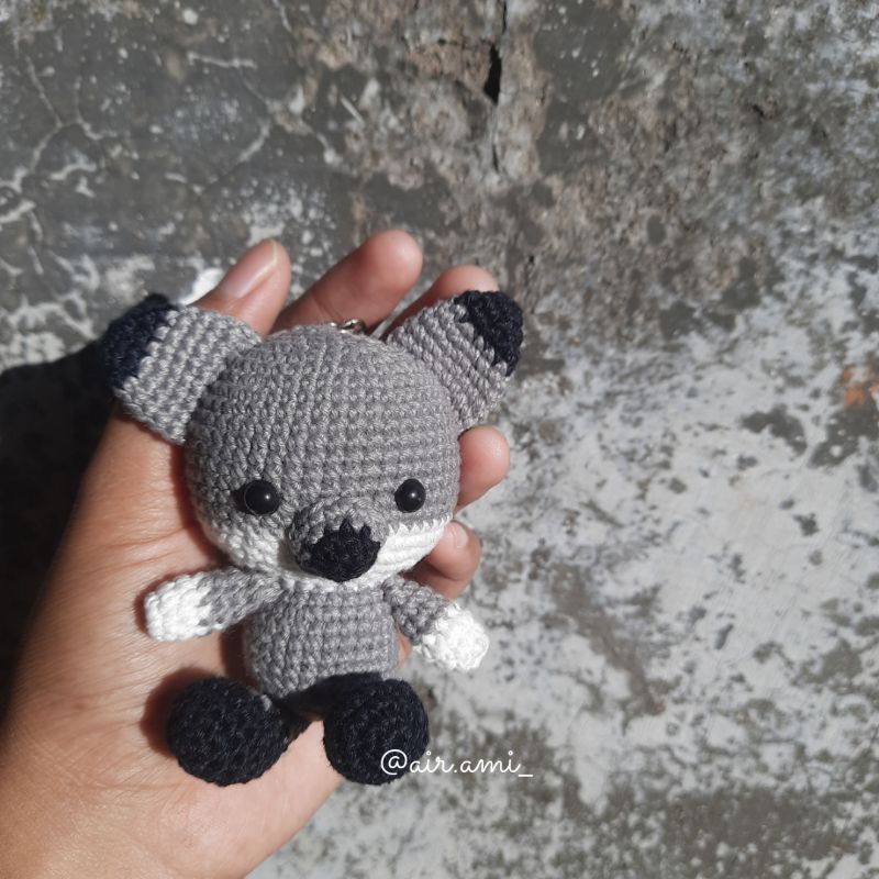 Wolf Amigurumi keychain (boneka rajut serigala)