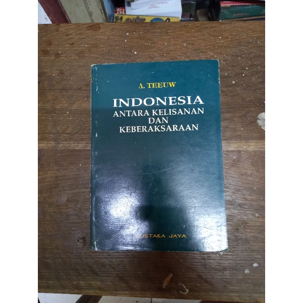 INDONESIA ANTARA KELISANAN DAN KEBERAKSARAAN - A. TEEUW