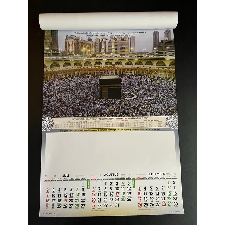 Kalender dinding triwulan 2023 motif ka'bah