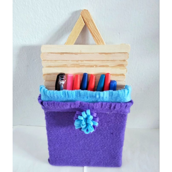 

Tempat pensil gantung