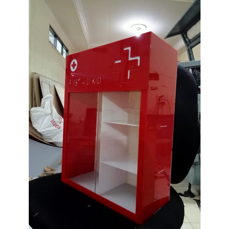 Kotak Obat P3K Akrilik