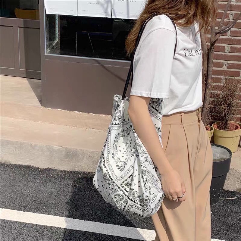 ✲Korea ins niche Kong Xiaozhen dengan bunga mete yang sama satu bahu messenger tas kanvas tas kanvas retro fashion kasual