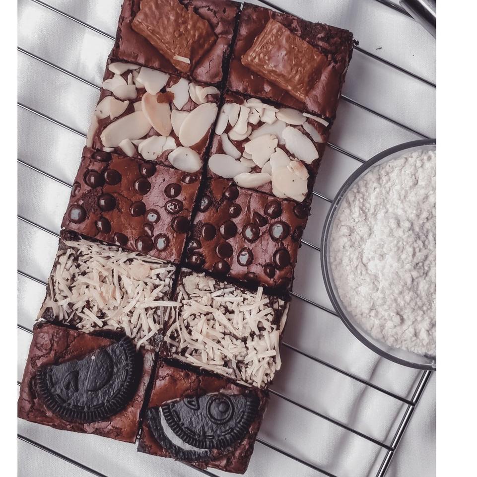 

Grosir.. Brownies Sekat / Fudgy Brownies / Fudge Brownies / Brownies Panggang / Bronis / Brownies panggang ukuran 20x10 86