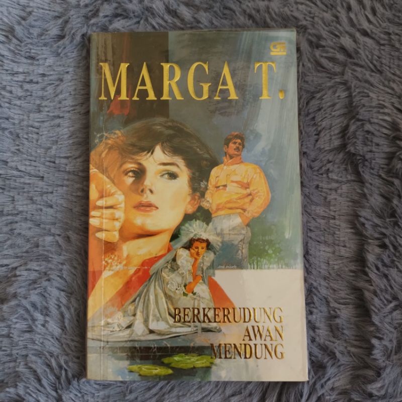 Novel Indonesia Marga T Berkerudung Awan Mendung