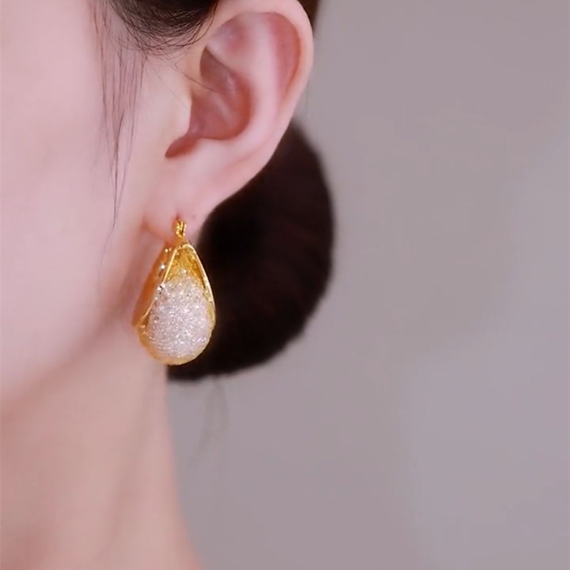 Anting Tusuk Gantung Desain Hollow Hias Berlian Imitasi Warna Gold Gaya Klasikretrounik Untuk Wanita