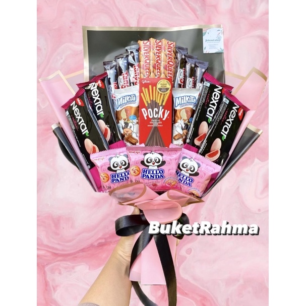 

Buket pocky silverqueen hitam pink Kertas Cello/ premium / cellophane / kertas / hadiah pacar / hadiah wisuda / hadiah ulang tahun/ anniversarry / bingkisian / hampers / ultah /