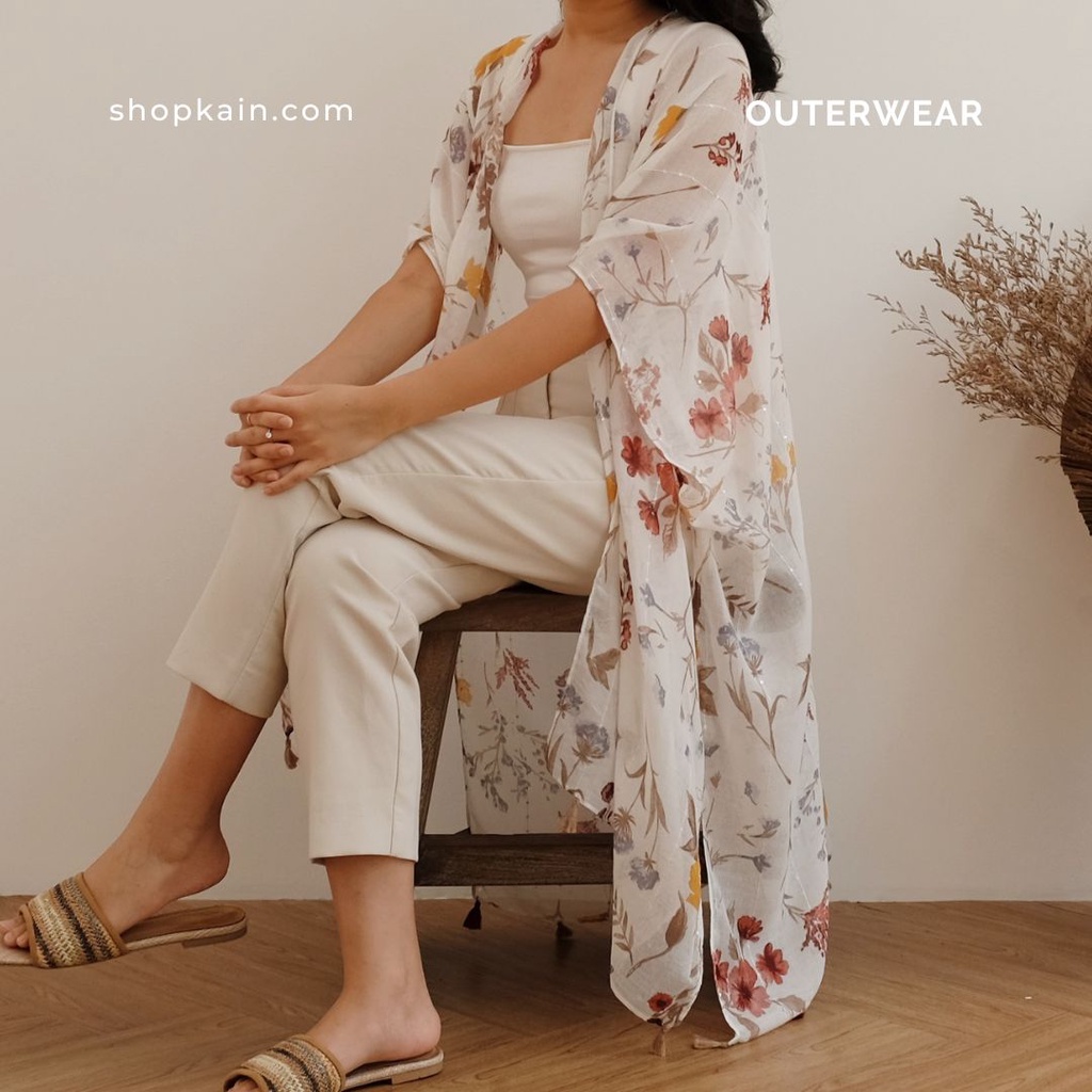 SHOPKAIN HUĀ 花 In WHITE Outer