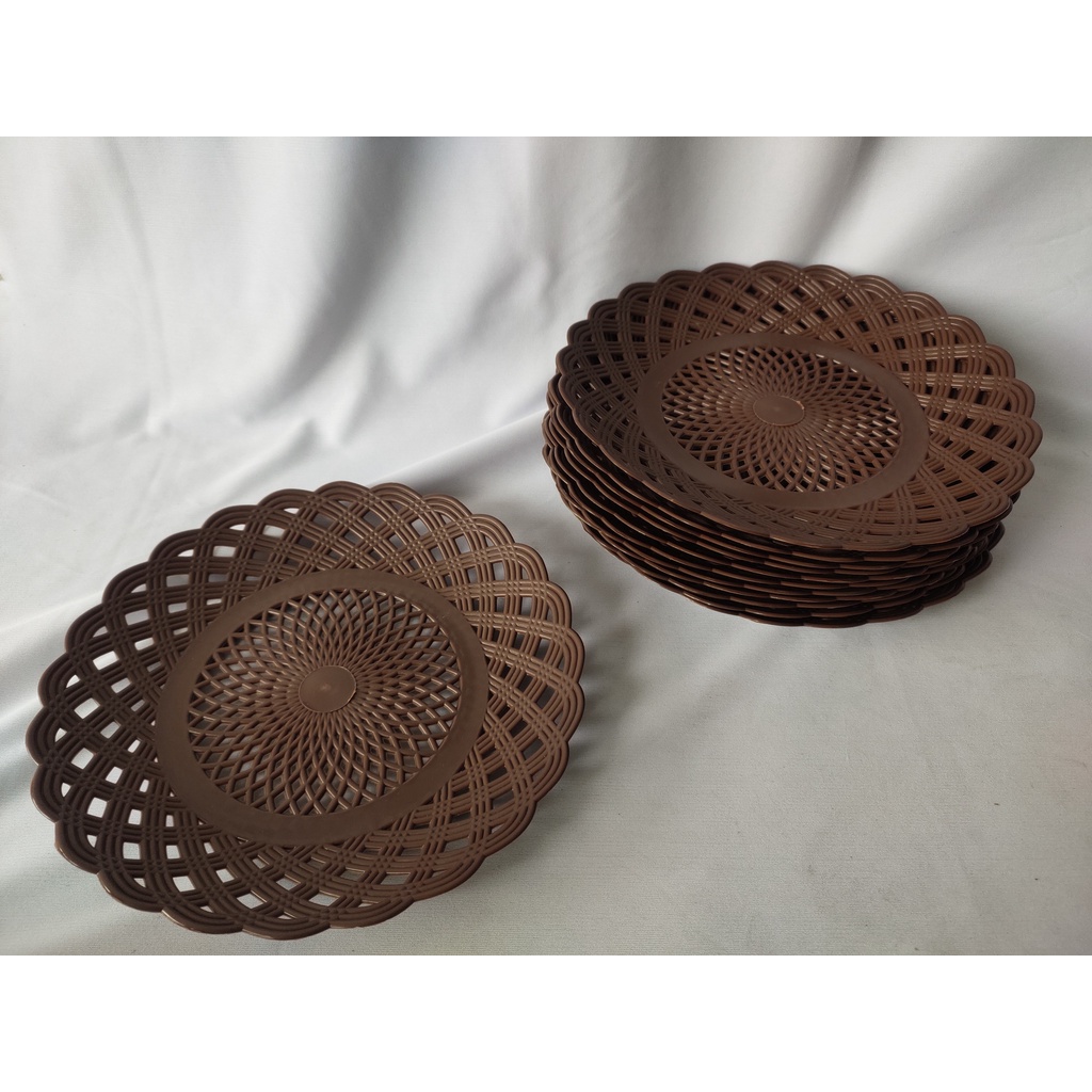 Piring Rotan Coklat / Piring Rotan Plastik / Piring Rotan Anyam Plastik (1 Lusin)