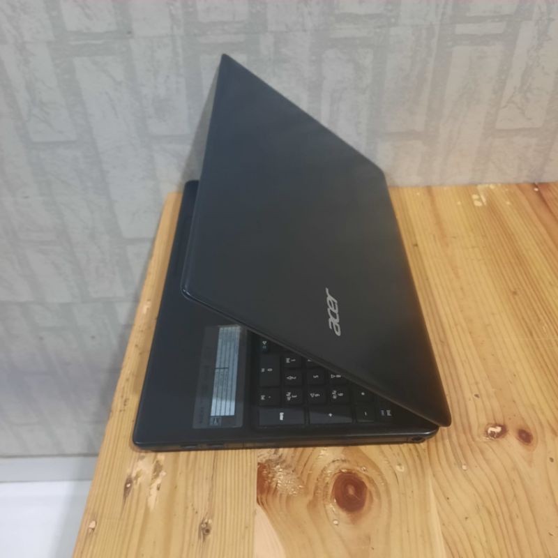 Laptop Acer Aspire E5-411 Celeron N2955U Ram 4GB HDD 500GB 15inch windows 10 siap pakai