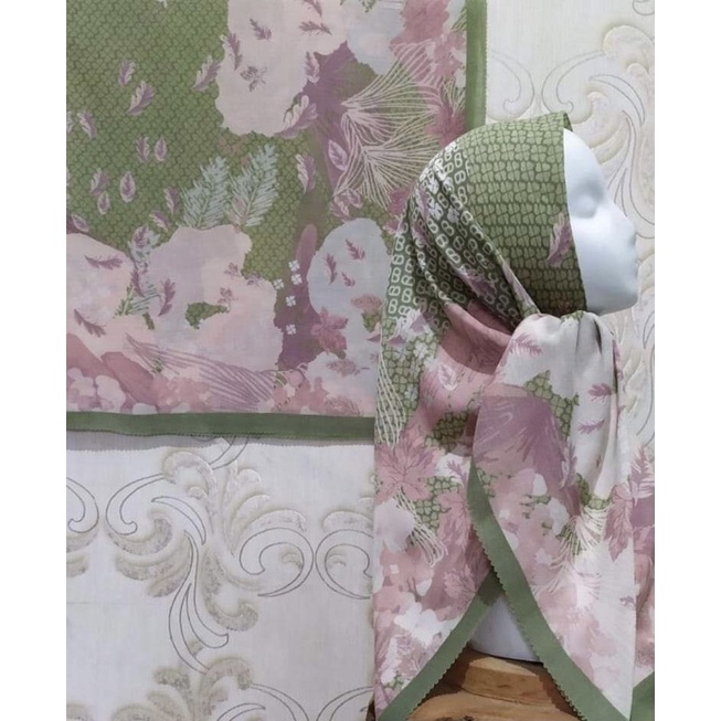 HIJAB VOAL MOTIF BULU HIJAU KOMBINASI MAUVE