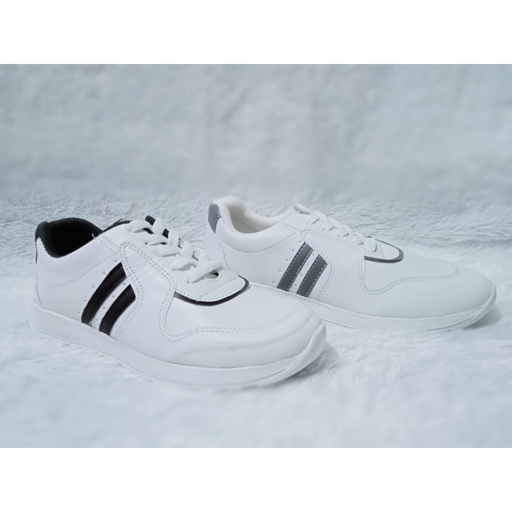 Sepatu Sneakers Tali Wanita SW 07