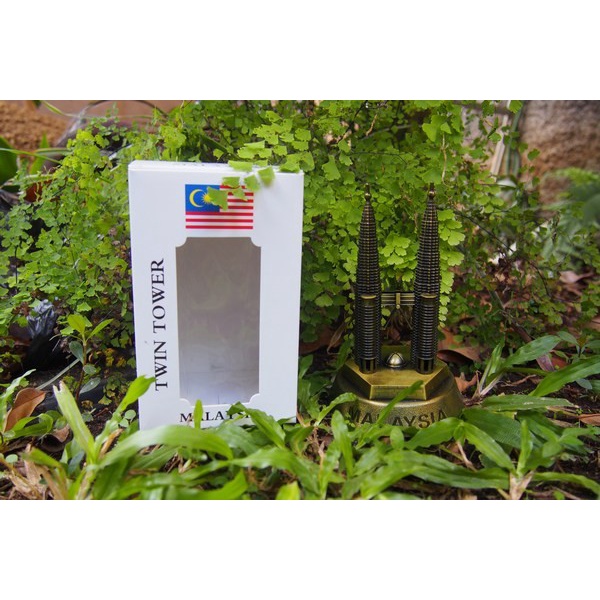 Miniatur Petronas Twin Tower Souvenir dari negara Malaysia